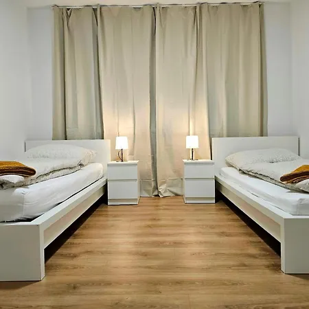 Pokojne Spanie S Bezpecnym Parkovanim 10 Minut Od Dialnice Pre 6 Osob *