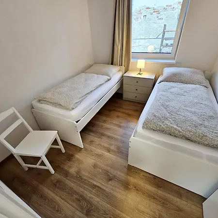 Pokojne Spanie S Bezpecnym Parkovanim 10 Minut Od Dialnice Pre 6 Osob * Bzince pod Javorinou